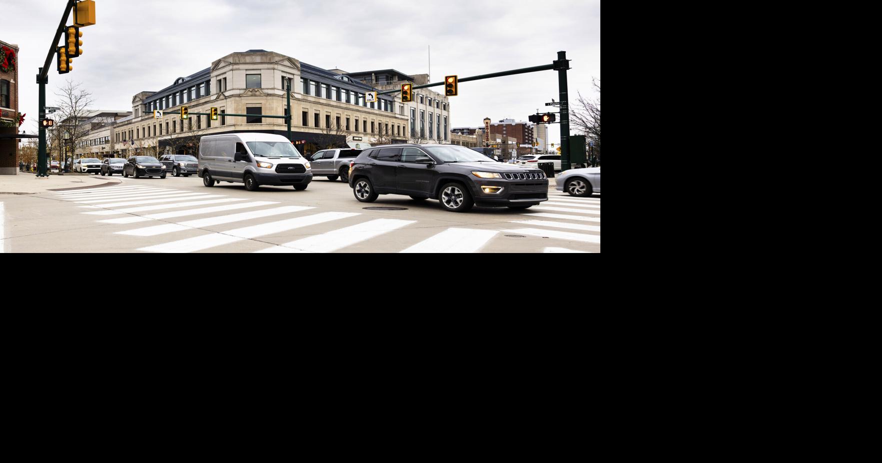 Is it legal in SC to drive through yellow traffic lights? Here's what the law says