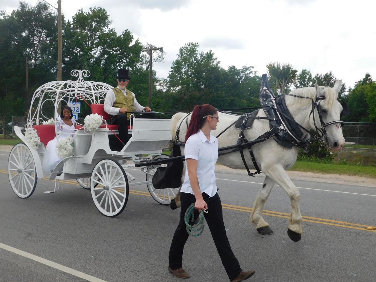 Hkt Grads Get Special Parade Local Thetandd Com