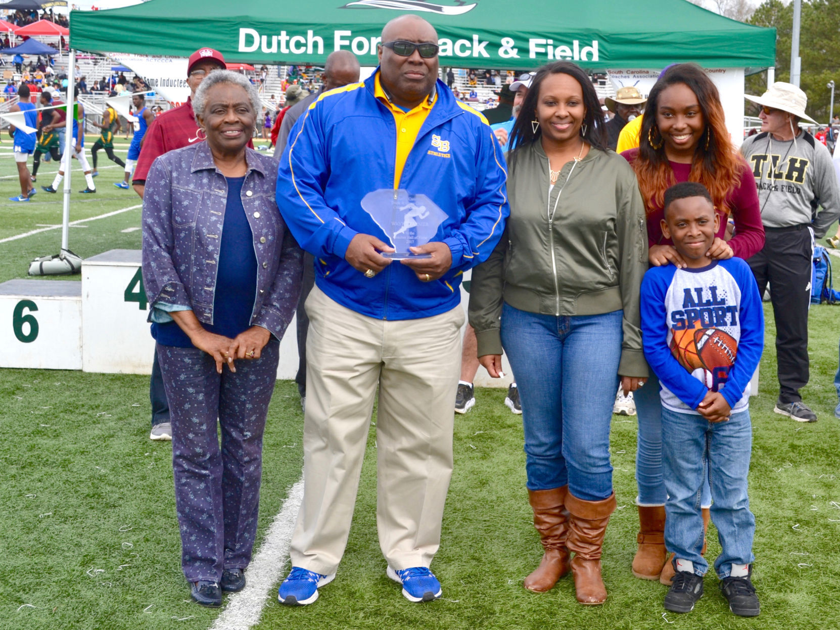 Track coaching legend Wayne Farmer in hall of fame