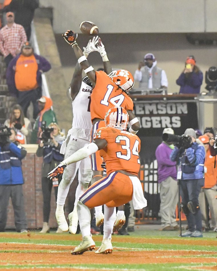 Clemson Football Tigers Favored To Extend Streak Over