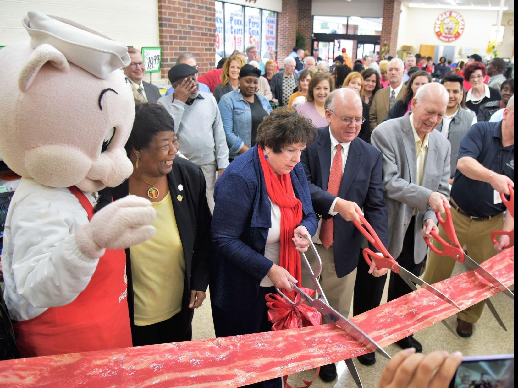 Piggly Wiggly Welcomed By Crowd To Bamberg Residents Urged To Support Store Local Thetandd Com