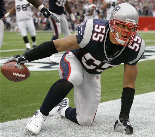 27 December 2009. Patriot Linebacker Junior Seau (55) celebrates