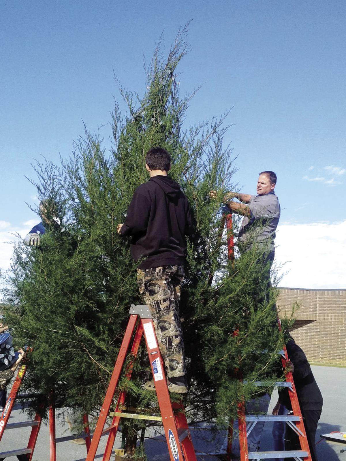 Edisto High School celebrates Christmas with first tree lighting