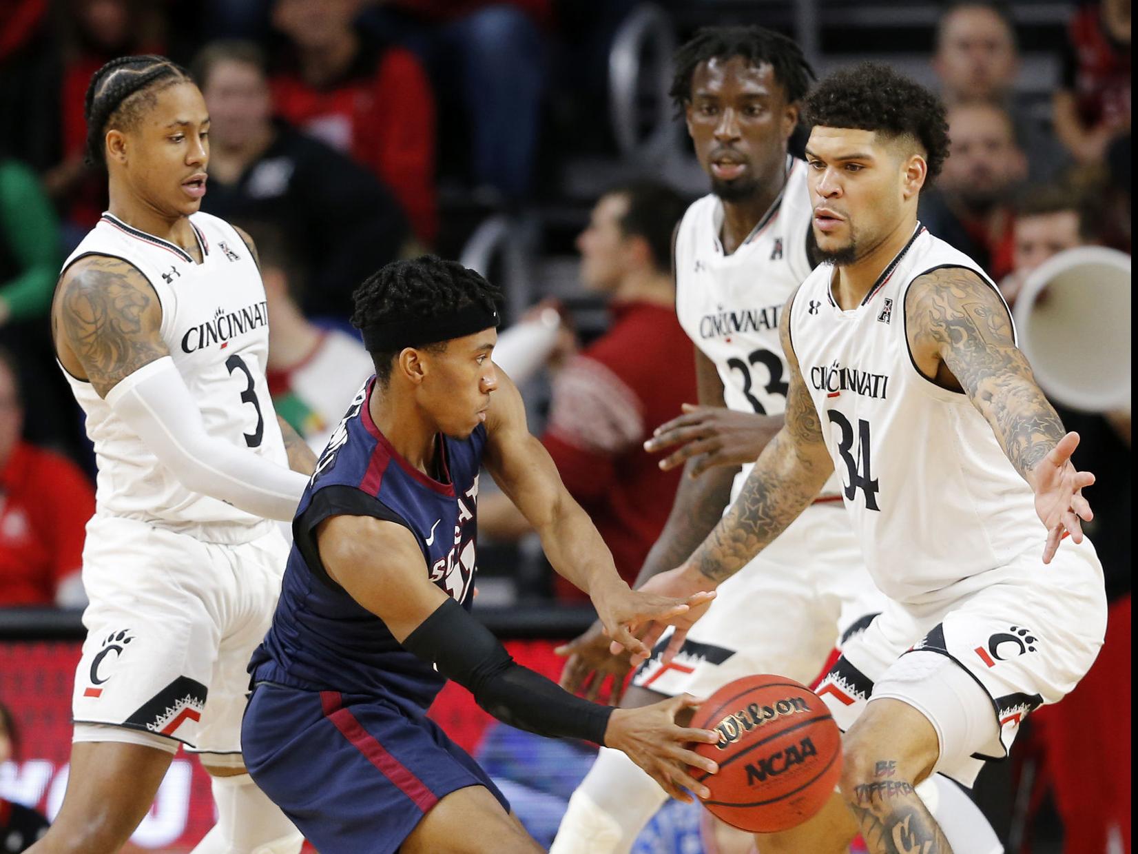 Brooks Leads Cincinnati Over South Carolina State 77 56 S C