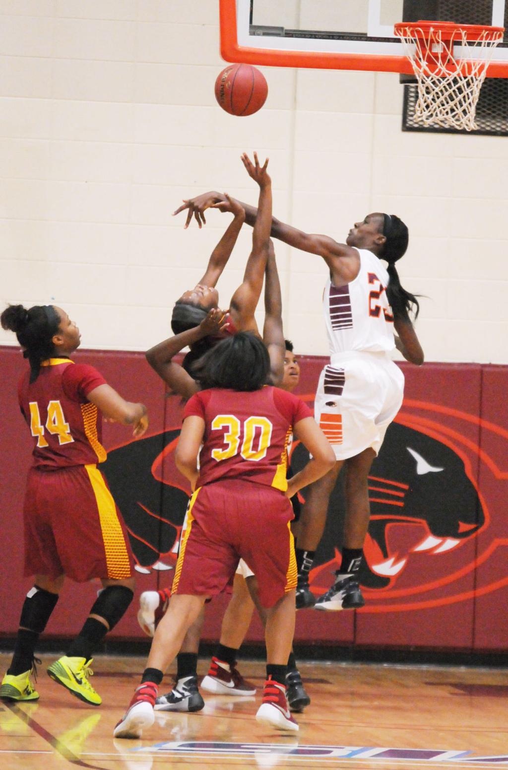 Claflin Women Rally Past Tuskegee 44 38 Sports Thetandd Com