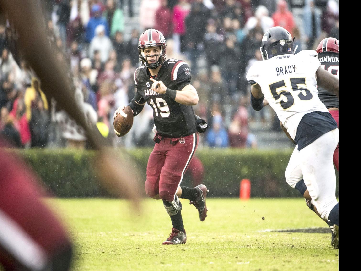Carolina Football South Carolina Beats Akron 28 3 In Messy Makeup