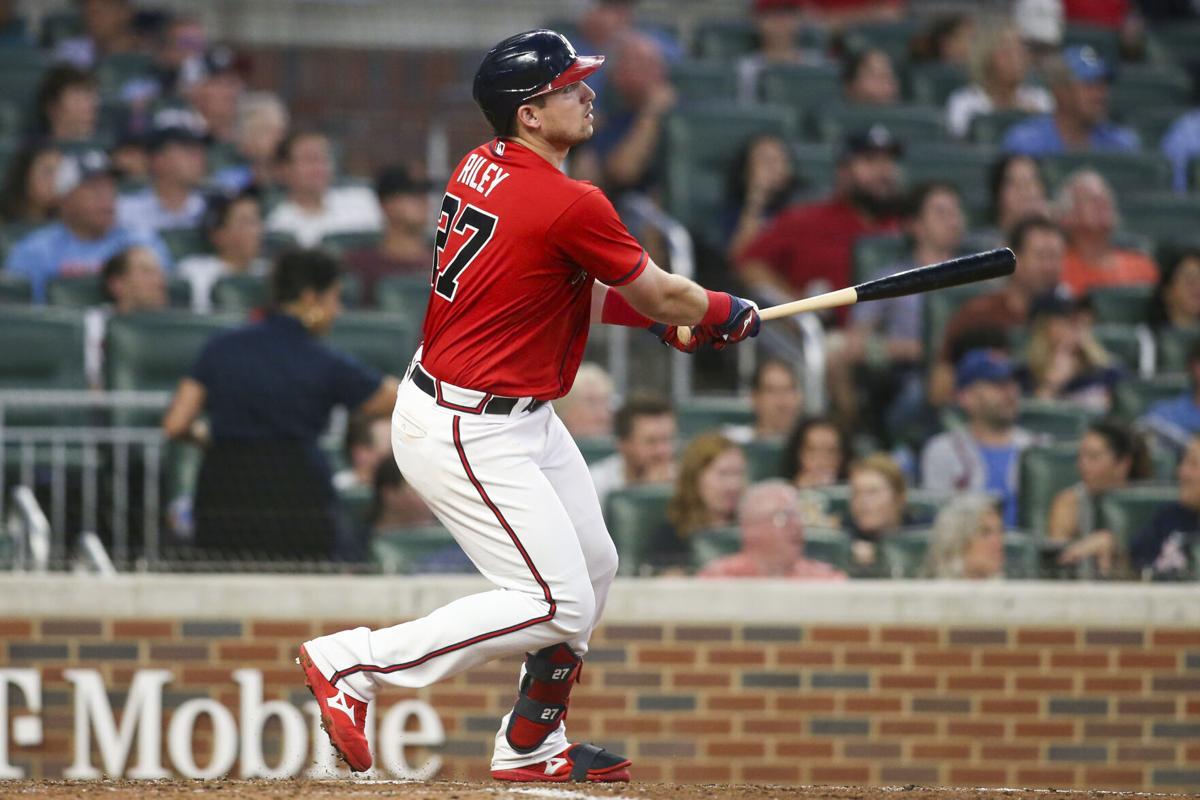 Riley's hot bat, Wright's 13th win lead Braves past D-backs