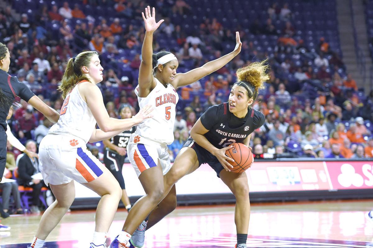 Boston Leads No 5 South Carolina To 84 48 Win Over Clemson