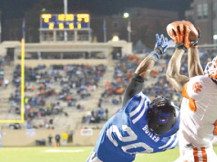 Clemson S Hopkins Cbs All American Freeman Is Rimington Finalist