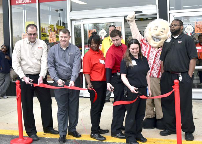 Hundreds flock to Ollie's for grand opening in search of bargains