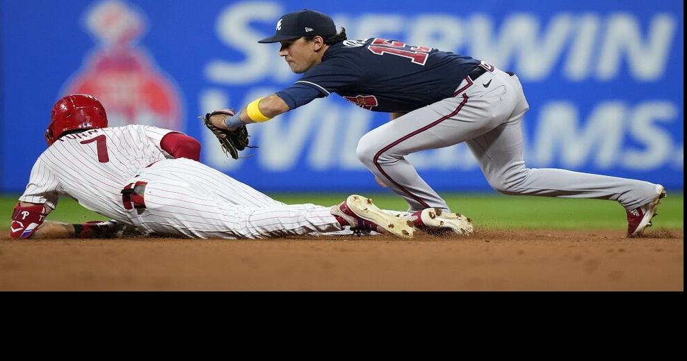 BRAVES BASEBALL Atlanta splits doubleheader with Phillies
