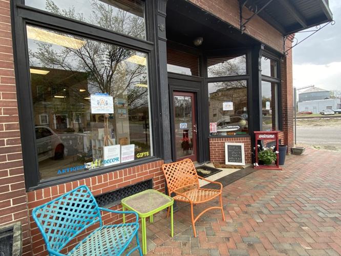Woman, 77, never gave up on dream, opens antique store in Eloree