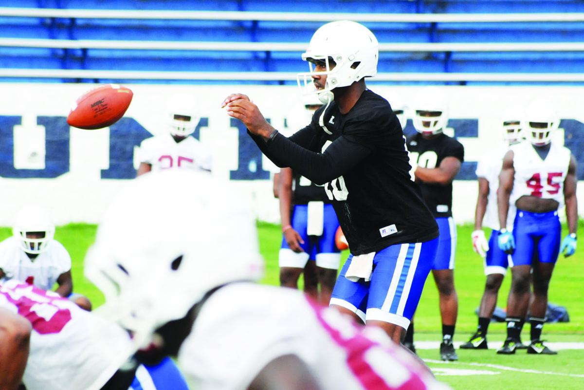 Bulldogs Open Fall Football Camp In Search Of Qb Depth S C