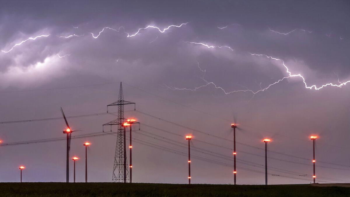 Ask The Weather Guys What Weather Is Hazardous To Flying Weather Thetandd Com