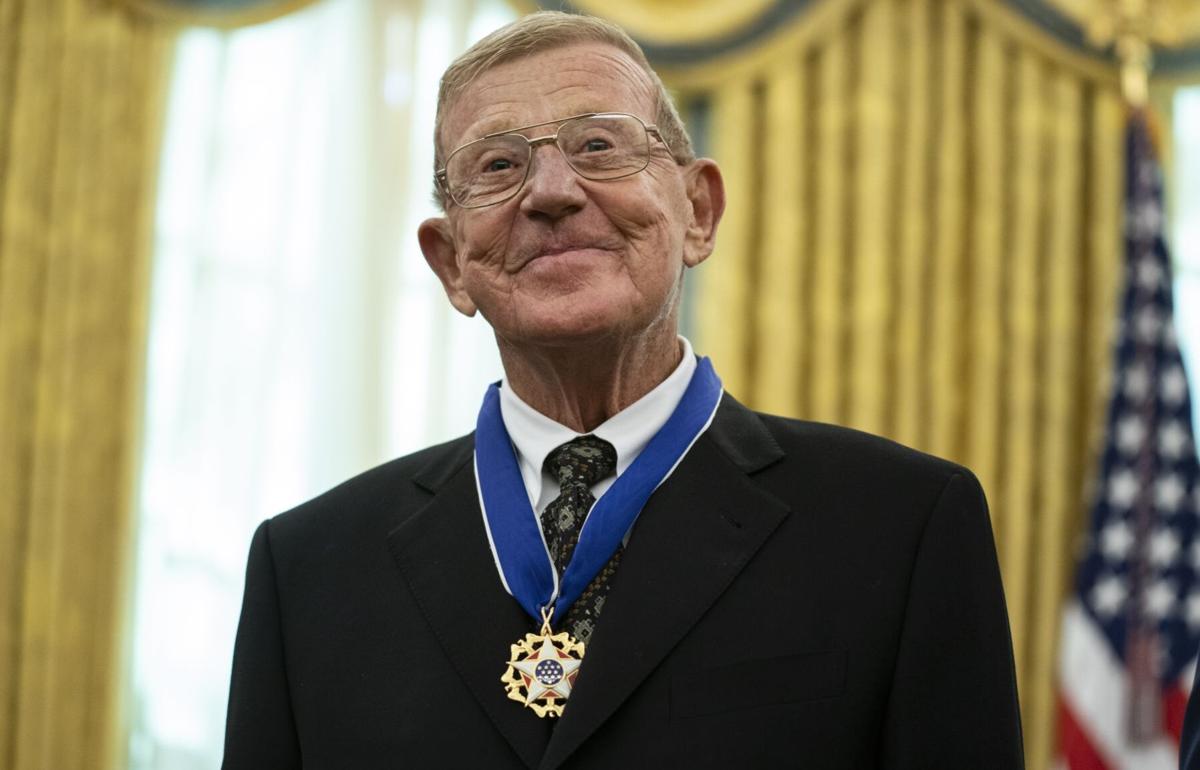 One Of The Greatest Trump Honors Lou Holtz With Medal Of Freedom State Regional Thetandd Com