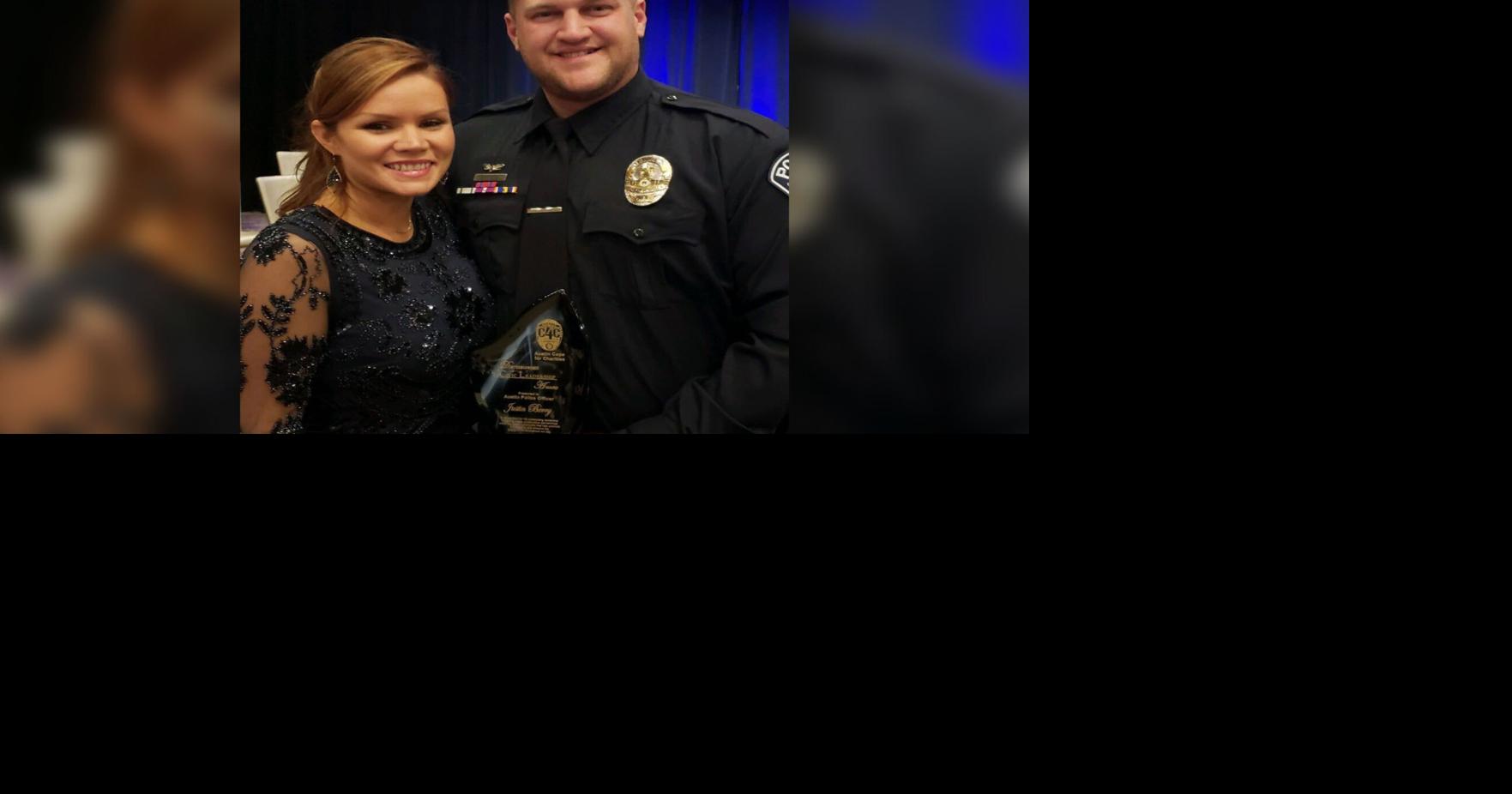 Austin Police Officer Talks Man Off Ledge of Congress Avenue Bridge ...