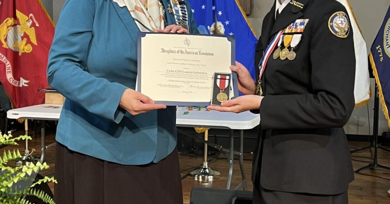 Area student cadet receives DAR NJROTC medal - Vimarsana News