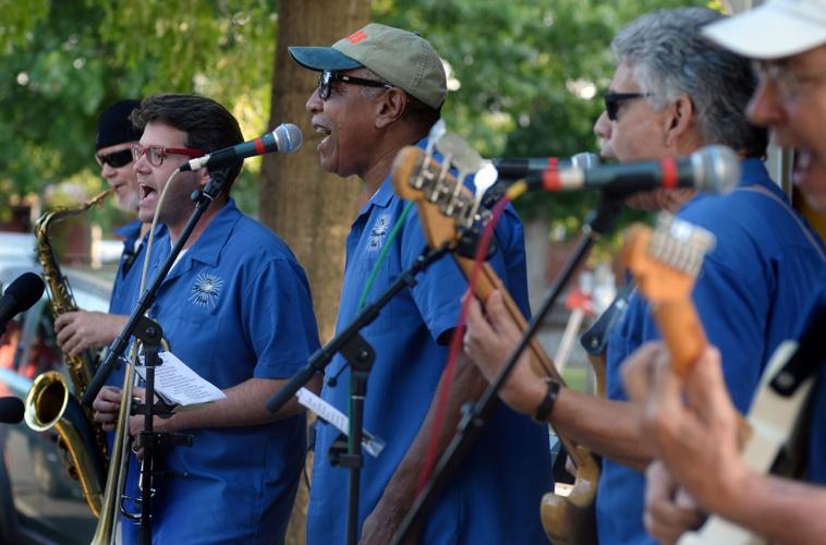 Photos Groovin on the Green News