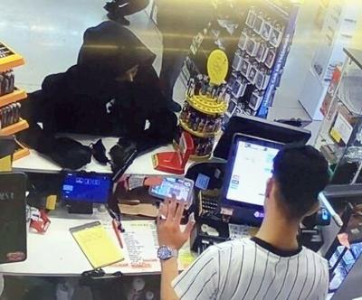 elfbar nachfüll pod läuft aus Vape store robbed at gunpoint | Crime