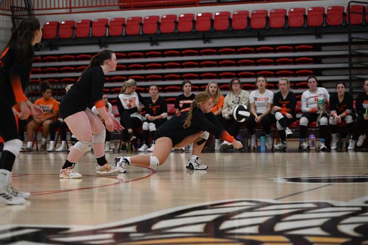 Lady Yellow Jackets get swept in three sets by South Laurel Sports