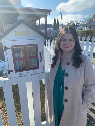 Woman installs Little Free Library to honor her late grandmother