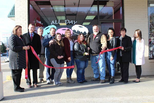 All Day CRAVEings bakery now open in Barbourville Local News