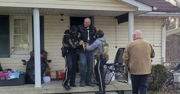 Murder suspect arrested after standoff with police | Local News ...