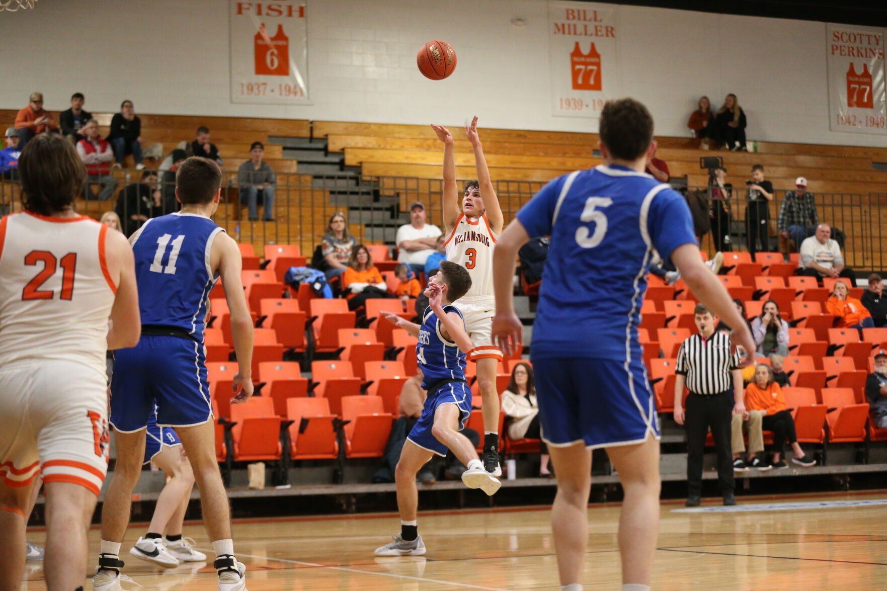 Williamsburg Yellow Jackets Triumph Over Barbourville Tigers in 