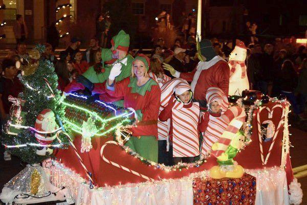 Christmas Takes Over Main Street In London Friday Local News Thetimestribune Com