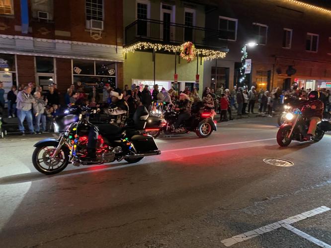 Williamsburg hosts Christmas Parade Community