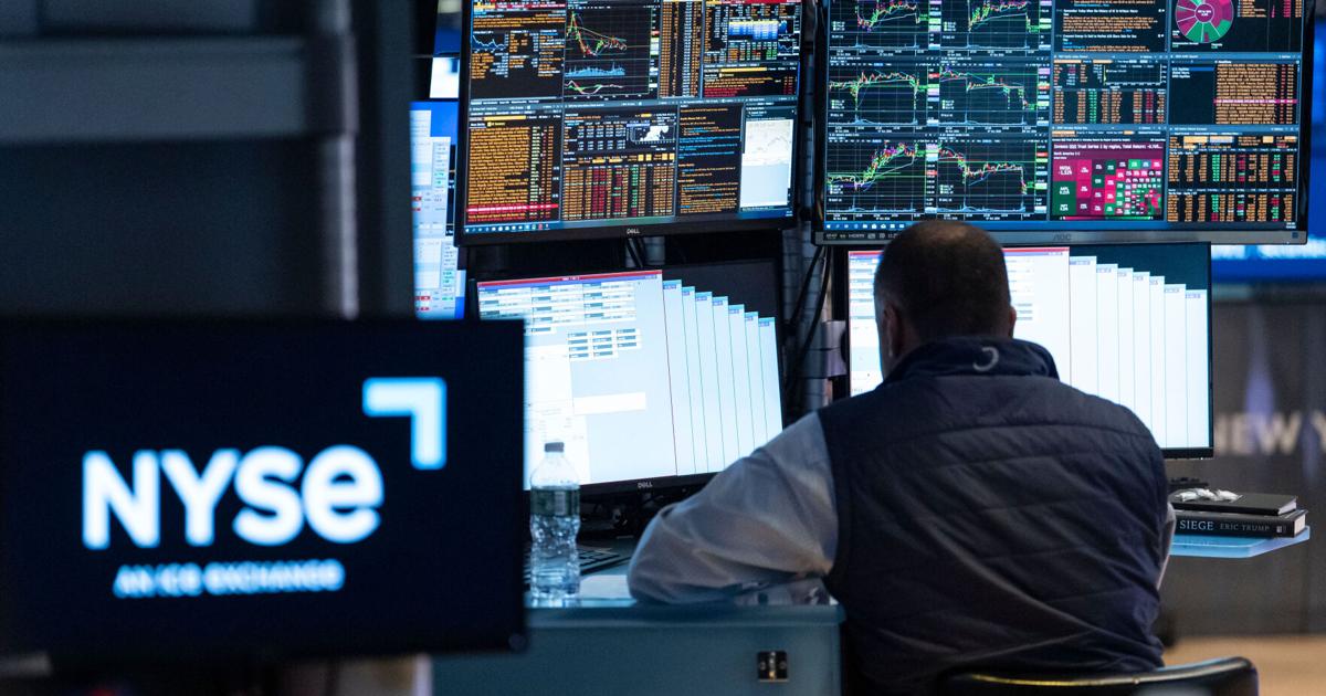 US stocks hold steady as the countdown ticks to a Federal Reserve decision on interest rates