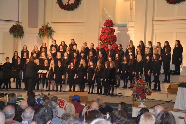 Corbin Intermediate, High School choirs perform Christmas songs | Local ...