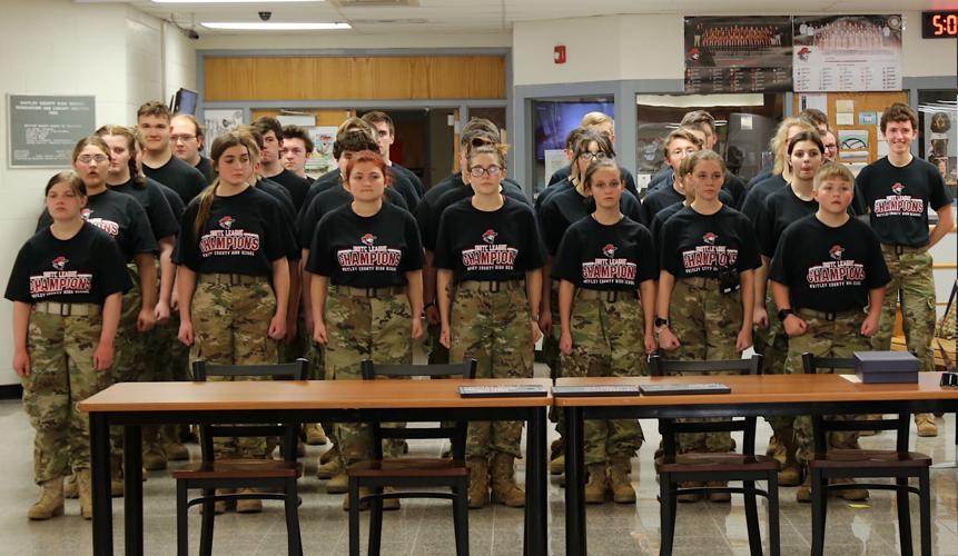 Whitley County school board recognizes WCHS students, counseling