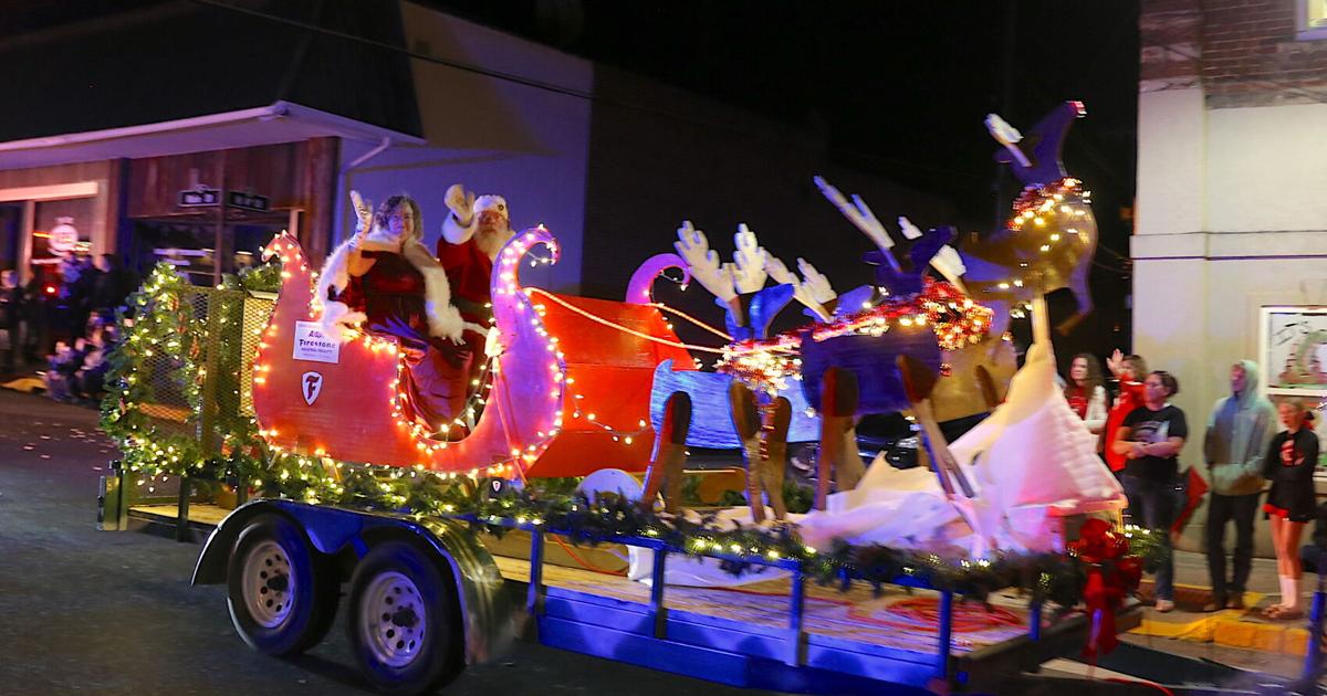 Williamsburg Christmas Parade 2025