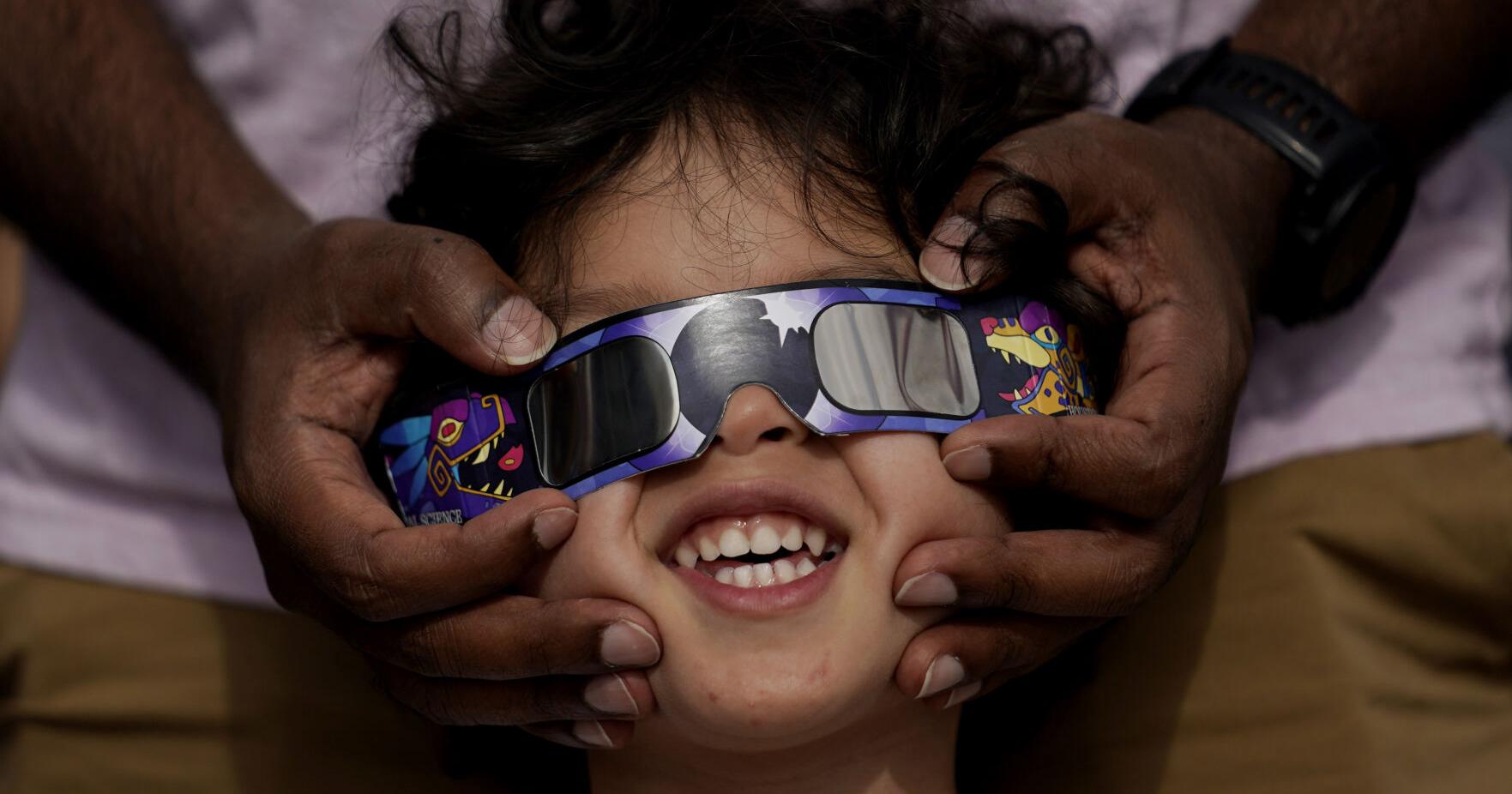 One Tech Tip: How to use apps to track and photograph the total solar eclipse - Vimarsana News