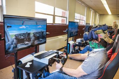 Virtual Reality Flight Simulator Lab Takes Learning Pilots Safely to ...