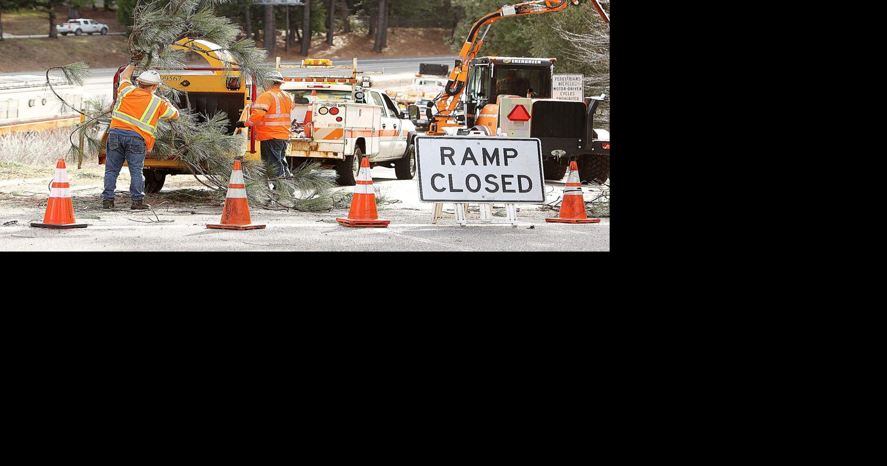 Tree branch trimming underway along the Golden Center Freeway (PHOTOS) News