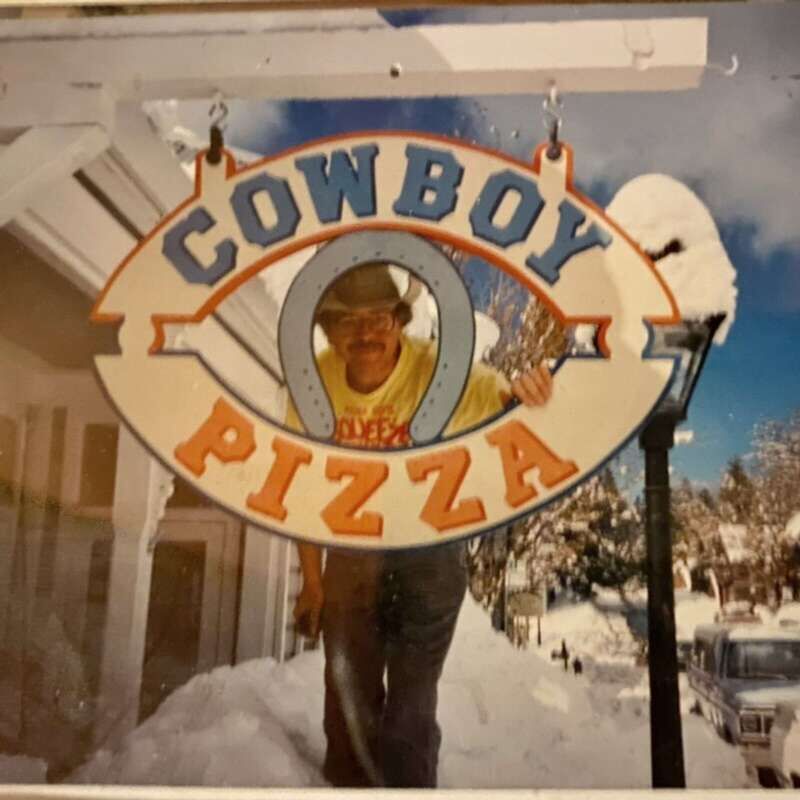 New England Patriots sign North Dakota pizza store employee to