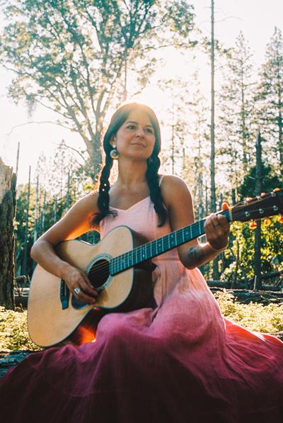 MARIEE on tree guitar- Elisabeth Kokesh -6