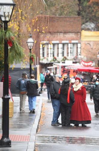 Come rain or shine: Victorian Christmas continues holiday street faire tradition