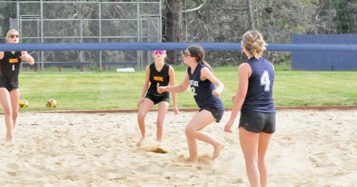 Los Falcons capturan la victoria del voleibol de arena sobre Foresthill