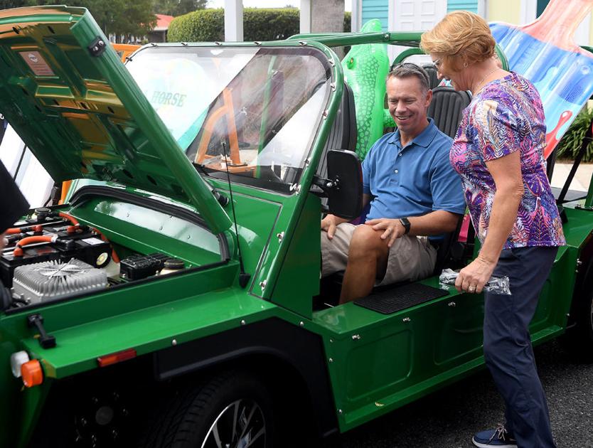 Villagers browse newest models at Lake Sumter Landing car show