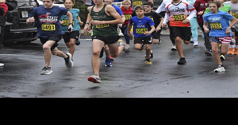 Runners, walkers combat the rain for scholarships