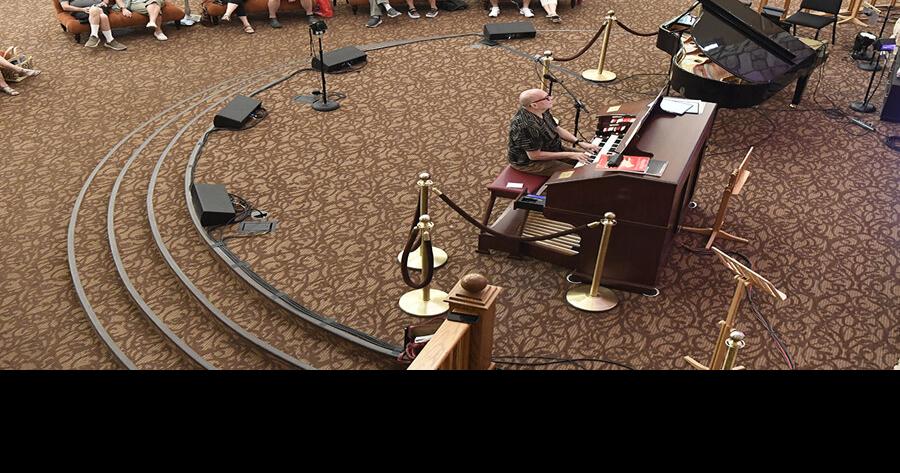 The Sharon holds Lobby Lunch and Cabaret Series