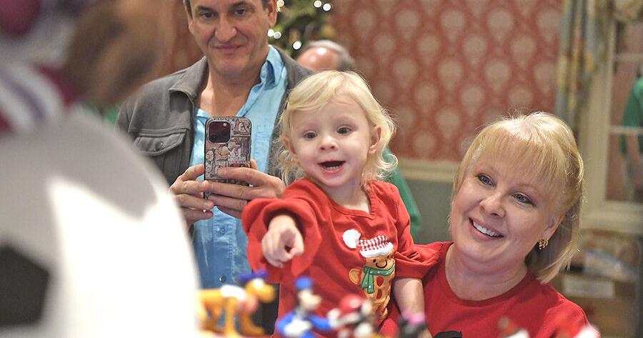 Holiday train show brings scaled down holiday fun