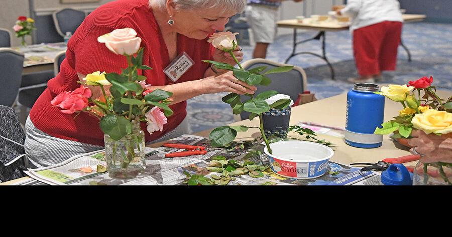 Rose Club creates colorful bouquets