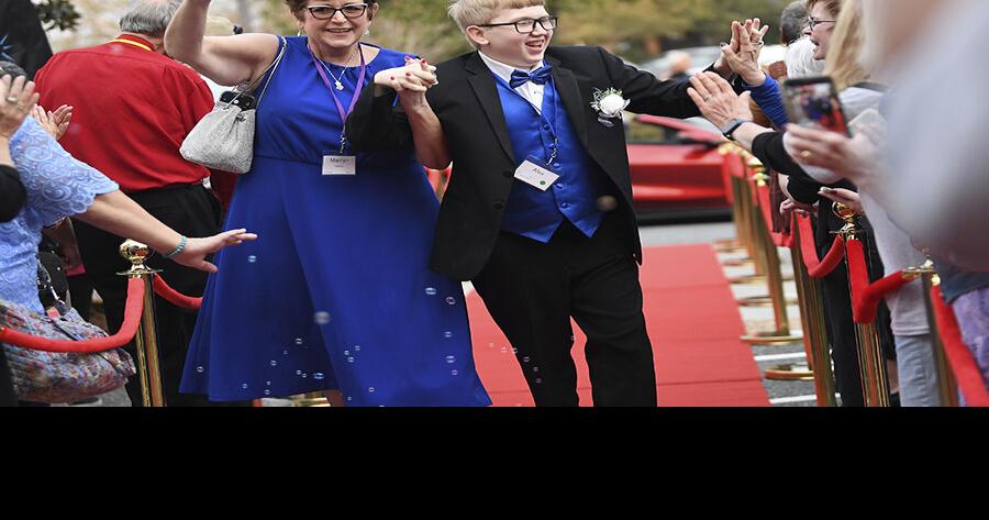 Night to Shine brings smiles on red carpet