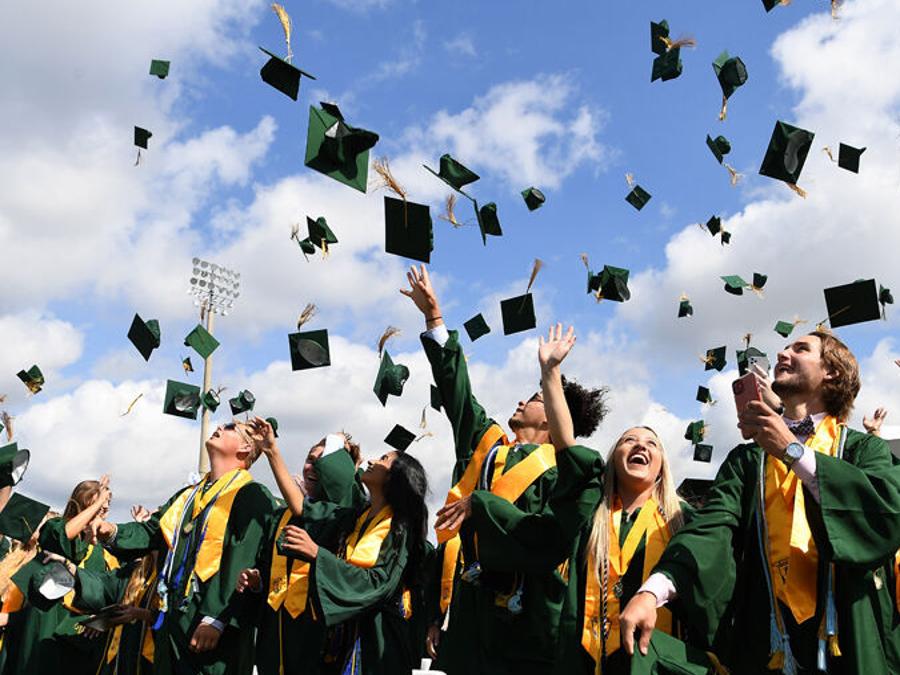 Vhs Class Of 21 Soars Toward Life S Next Chapter News The Villages Daily Sun Thevillagesdailysun Com
