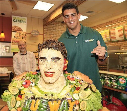 Mariota is honored with sandwich sculpture, Sports