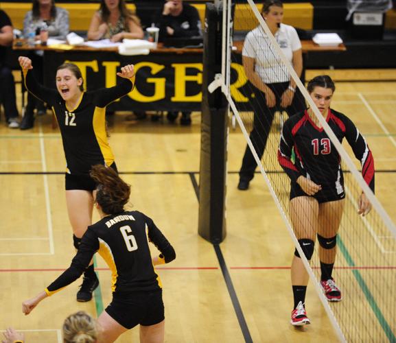 Reedsport at Bandon volleyball Photo Collections